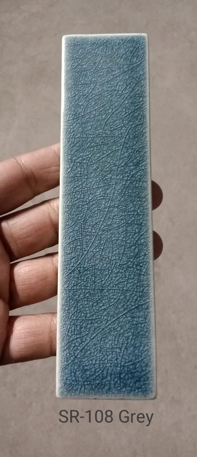 bluish-grey-crackle